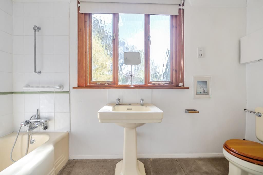 Property photo 2 of 20 Bathroom
