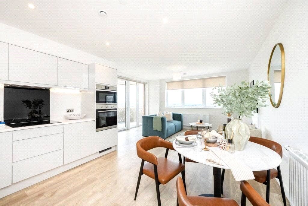 Property photo 1 of 18 Kitchen/Reception