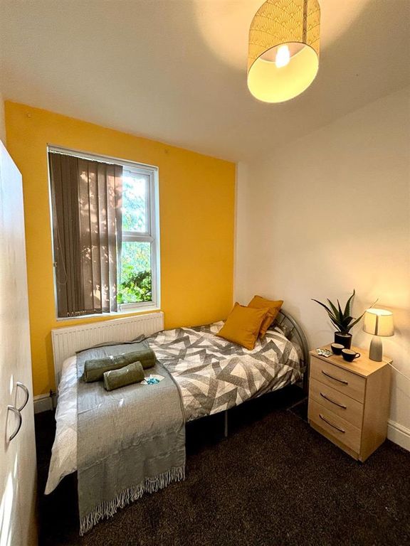 Property photo 3 of 18 Bedroom