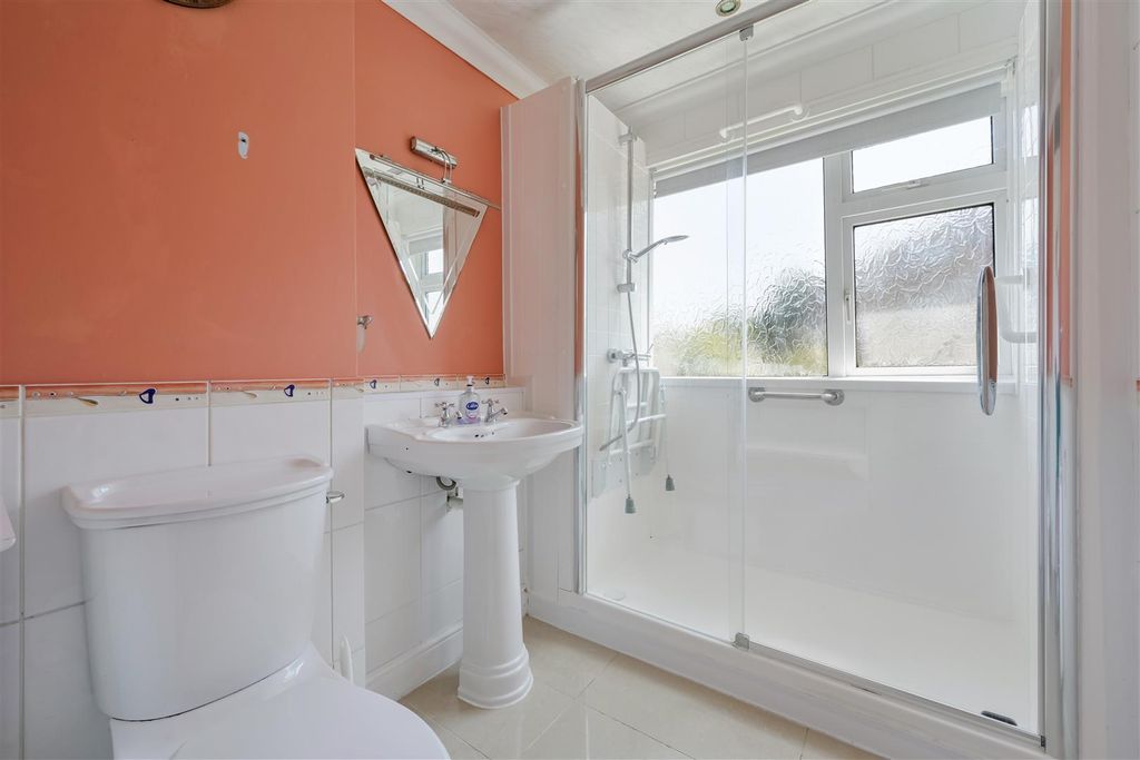 Property photo 2 of 16 Ash Close (16 From 26)-19.Jpg
