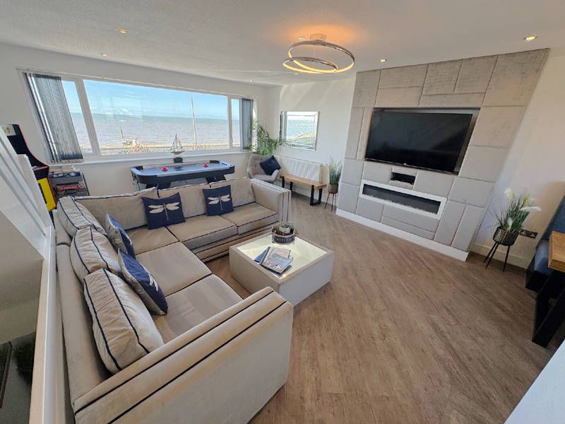 Property photo 3 of 36 Lounge