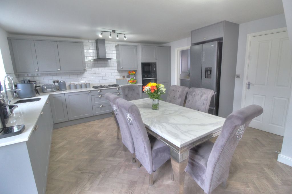 Property photo 3 of 28 Kitchen Diner