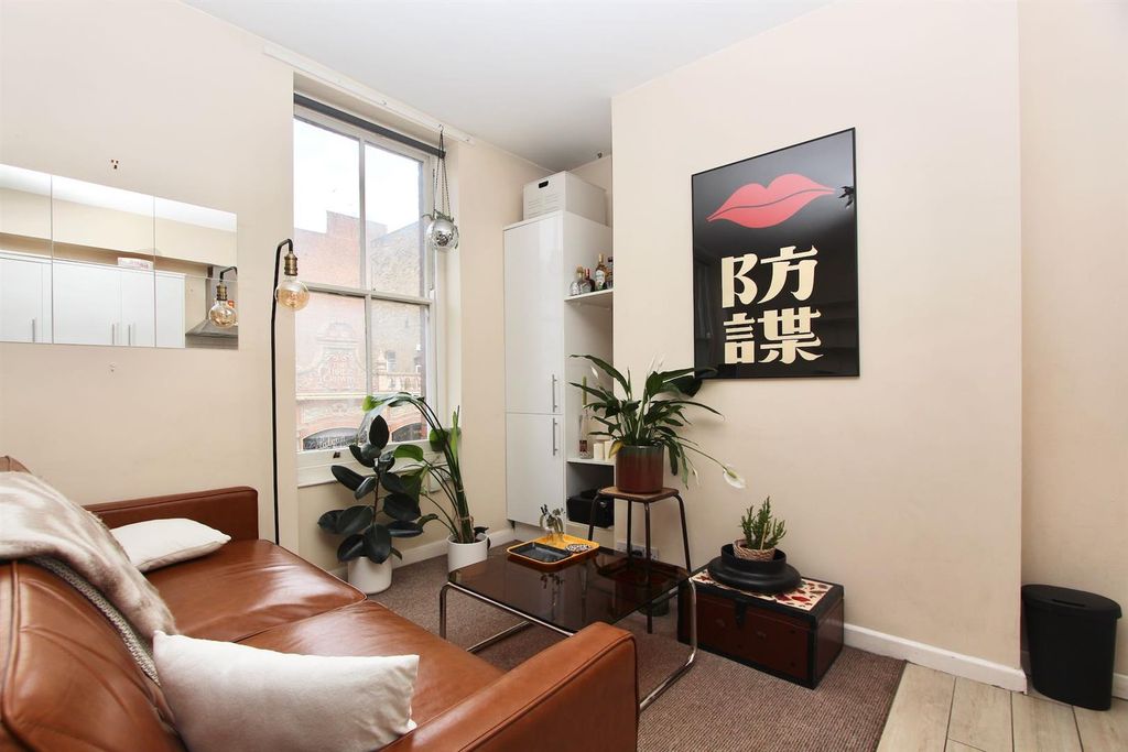 Property photo 3 of 10 Stoke Newington Church Street, N16