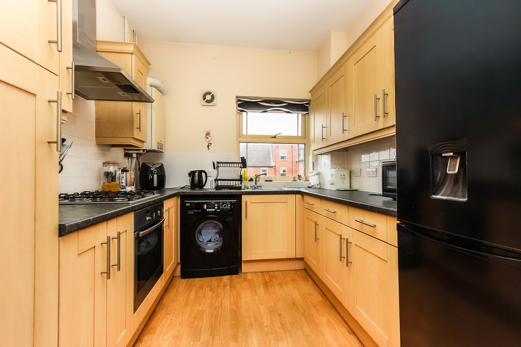 Property photo 2 of 8 Kitchen