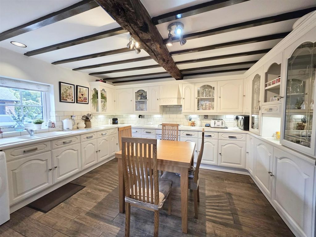 Property photo 2 of 20 Dining Kitchen