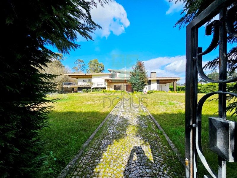 Property photo 1 of 64