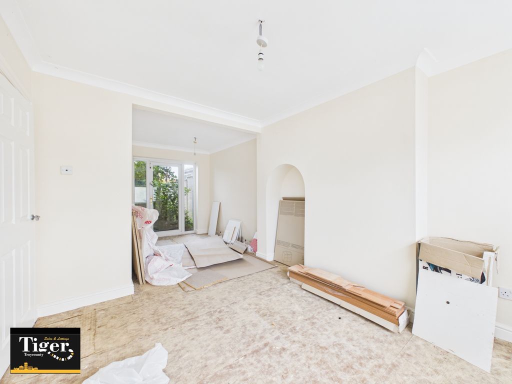 Property photo 3 of 15 Cam03440G0-Pr0699-Still010