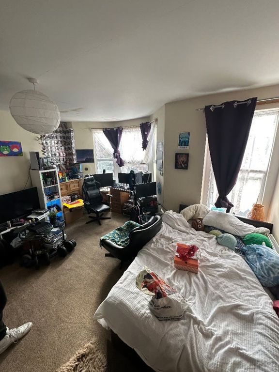 Property photo 1 of 10 A Spacious And Bright Large Double Bedroom With Am...