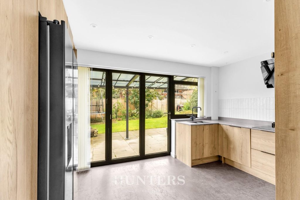 Property photo 2 of 25 Lime Gardens (20).Jpg