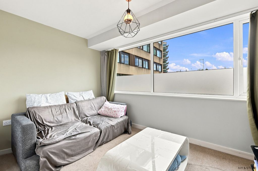 Property photo 2 of 11 5517652