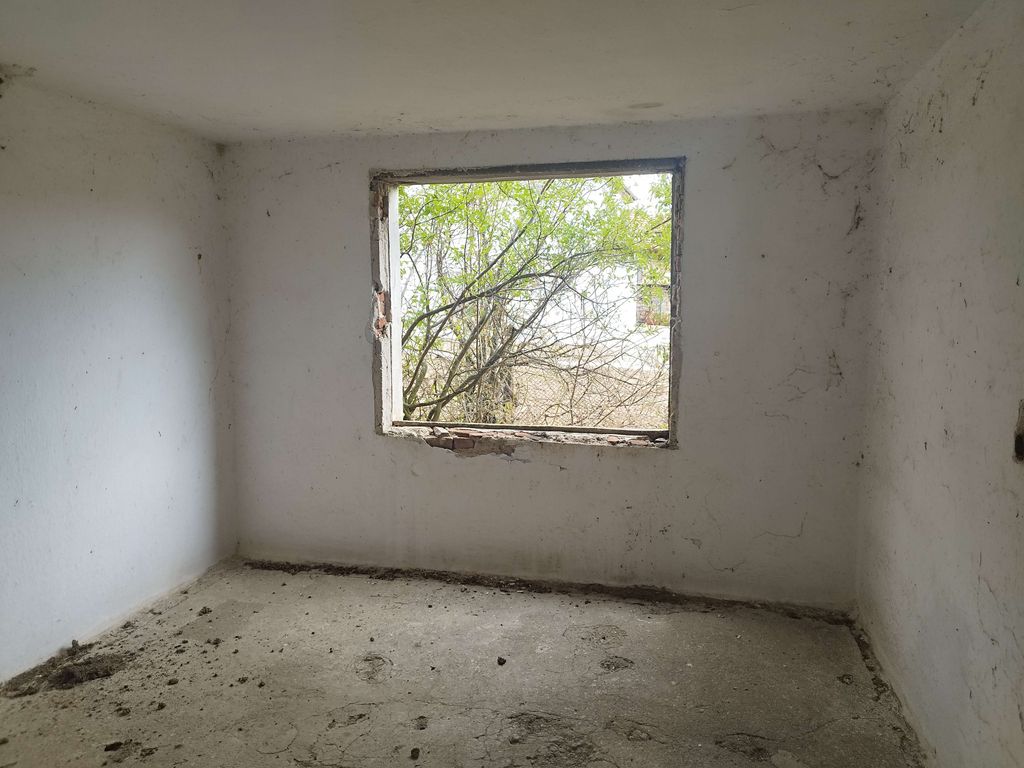 Property photo 3 of 5