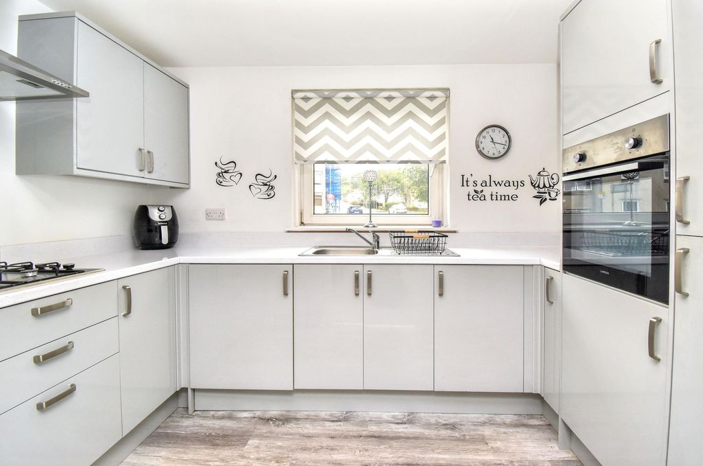 Property photo 3 of 11 Kitchen Angle 1