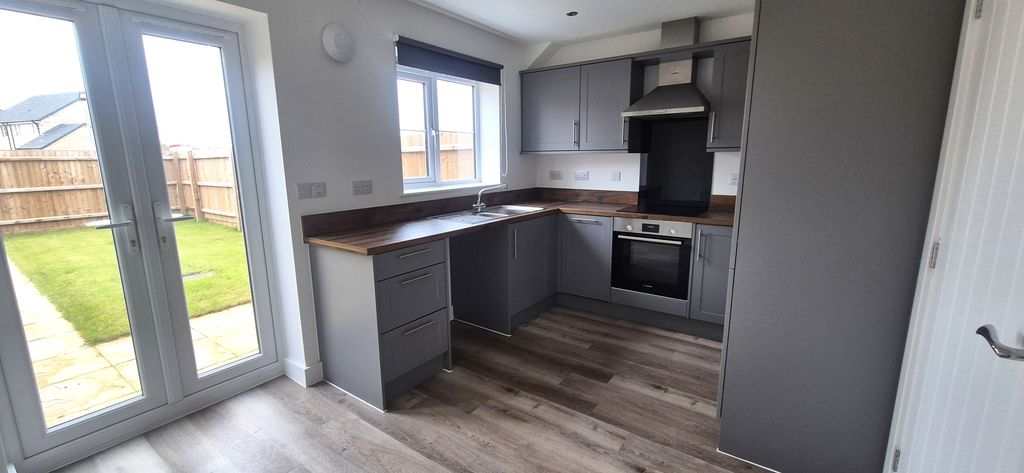 Property photo 2 of 6 Kitchen