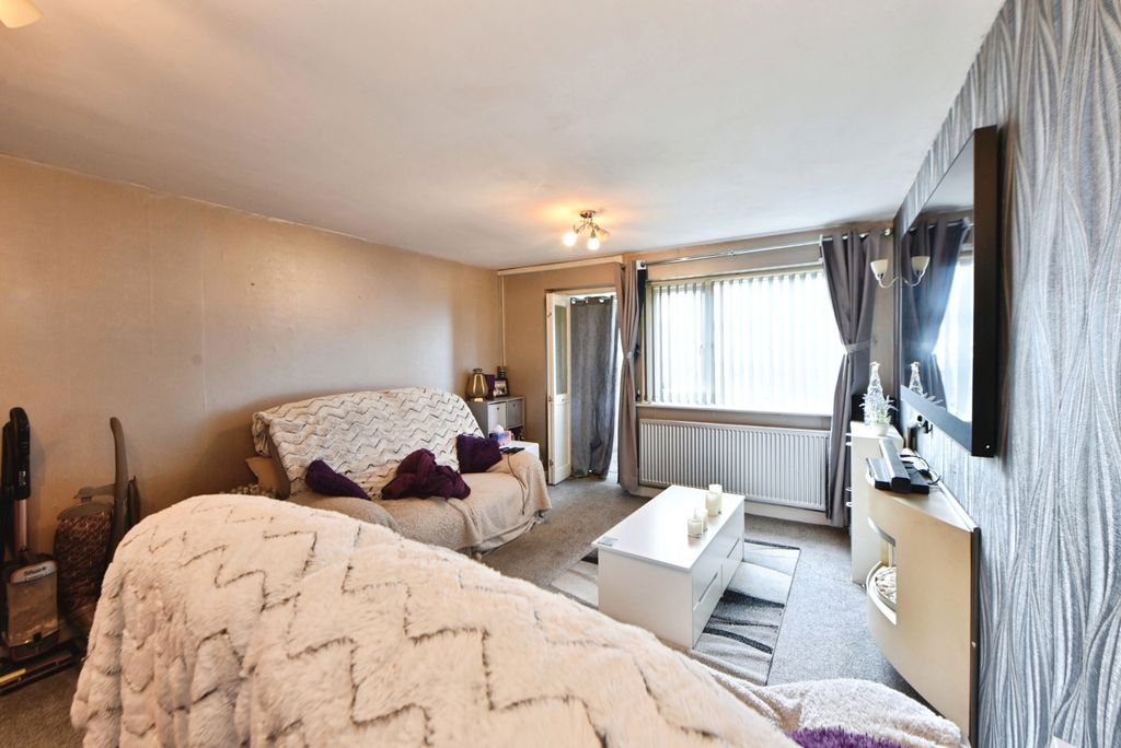 Property photo 2 of 20 Lounge