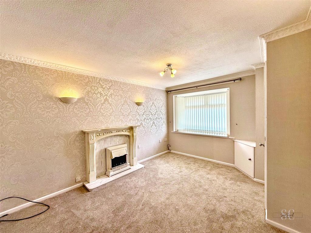 Property photo 2 of 9 Lounge.Jpg