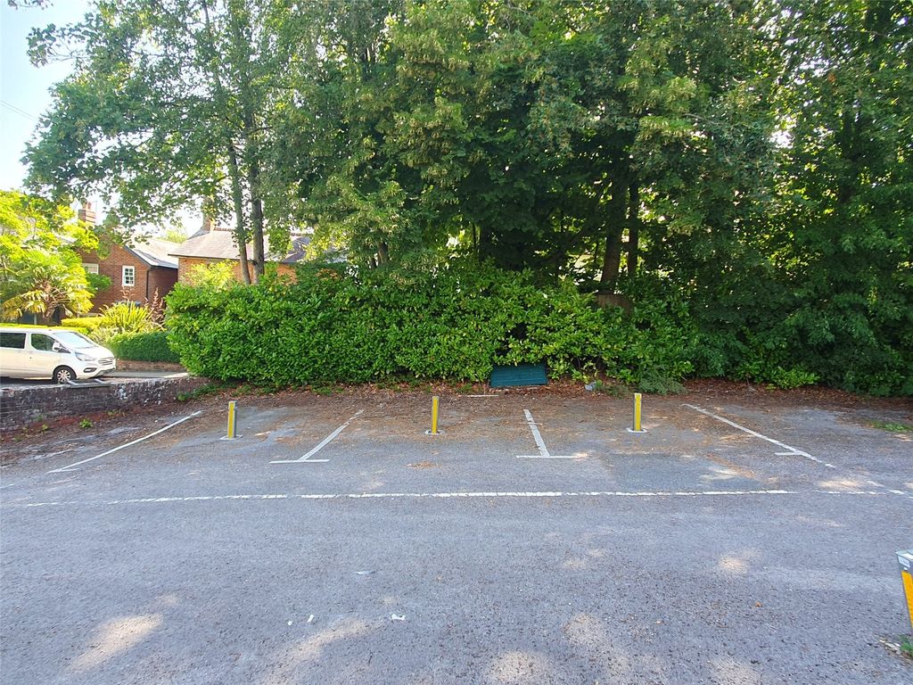 Property photo 1 of 5 Parking 2