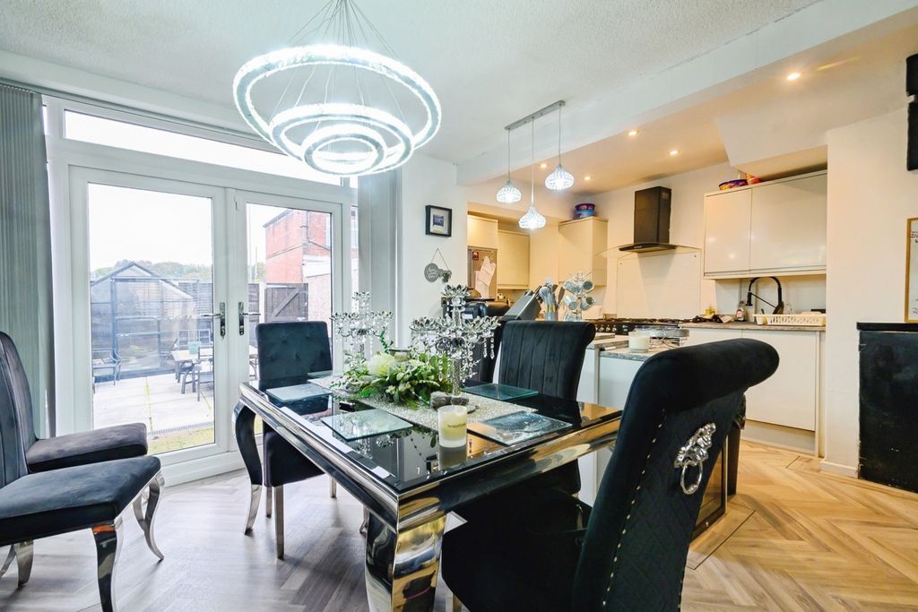 Property photo 3 of 17 Photo