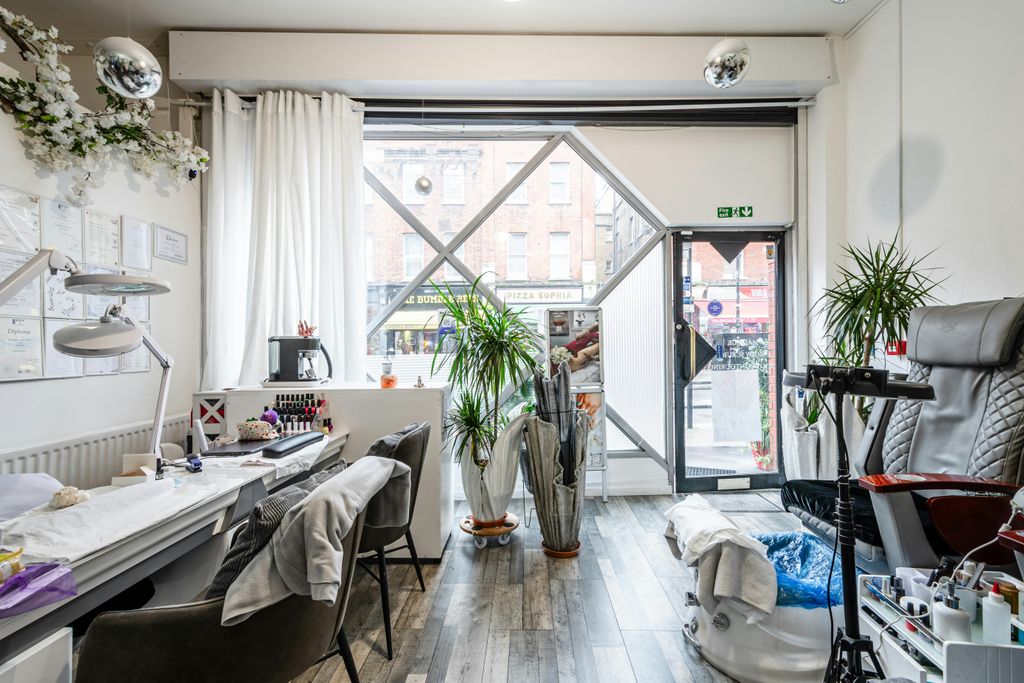 Property photo 2 of 11 Tavistock Pl 23A 8.Jpg