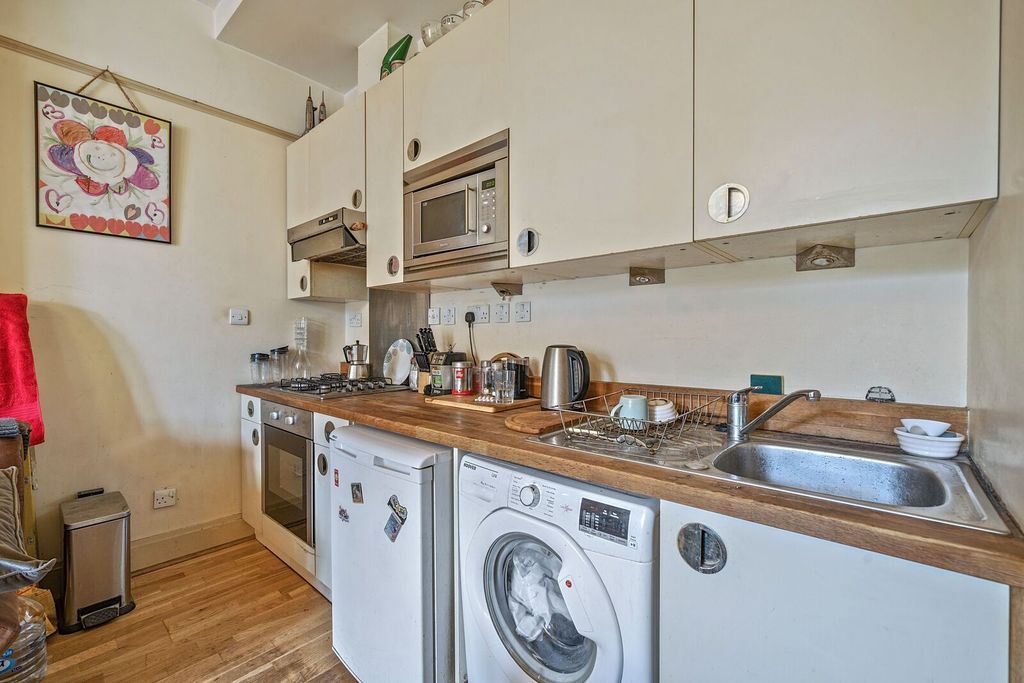 Property photo 3 of 10