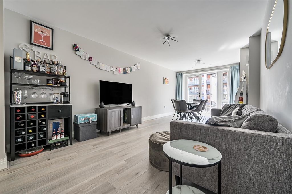 Property photo 2 of 12 Open Plan