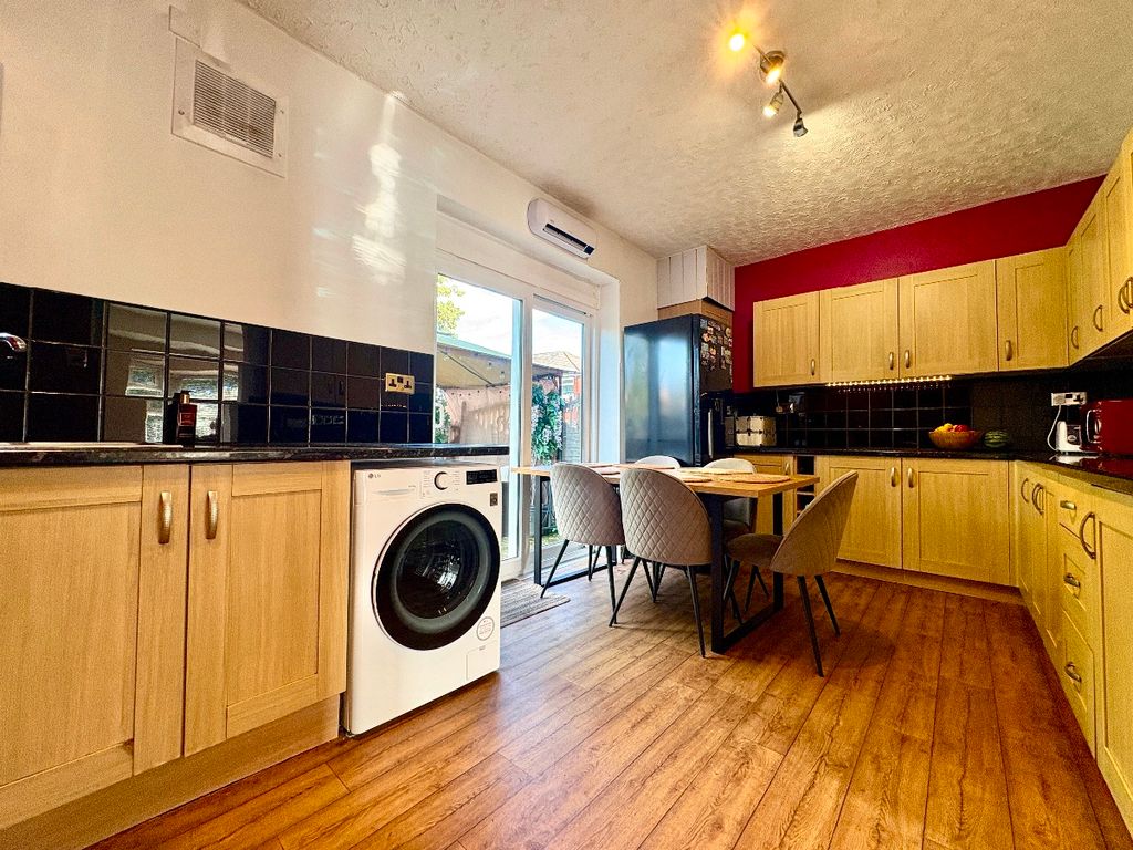 Property photo 3 of 28