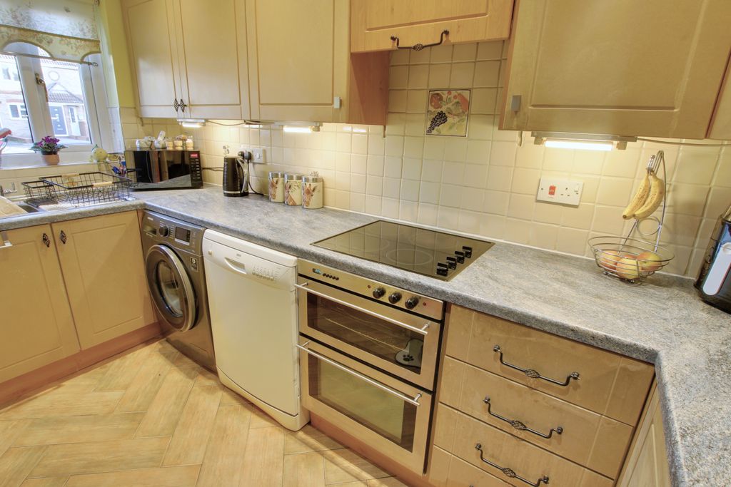 Property photo 3 of 12