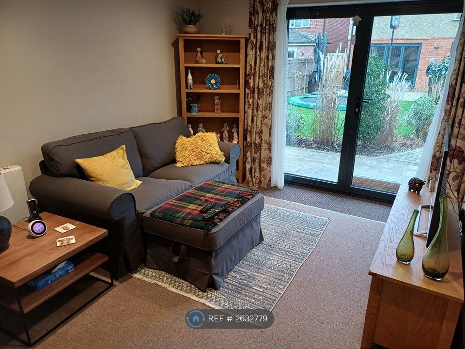 Property photo 3 of 8 Lounge Area