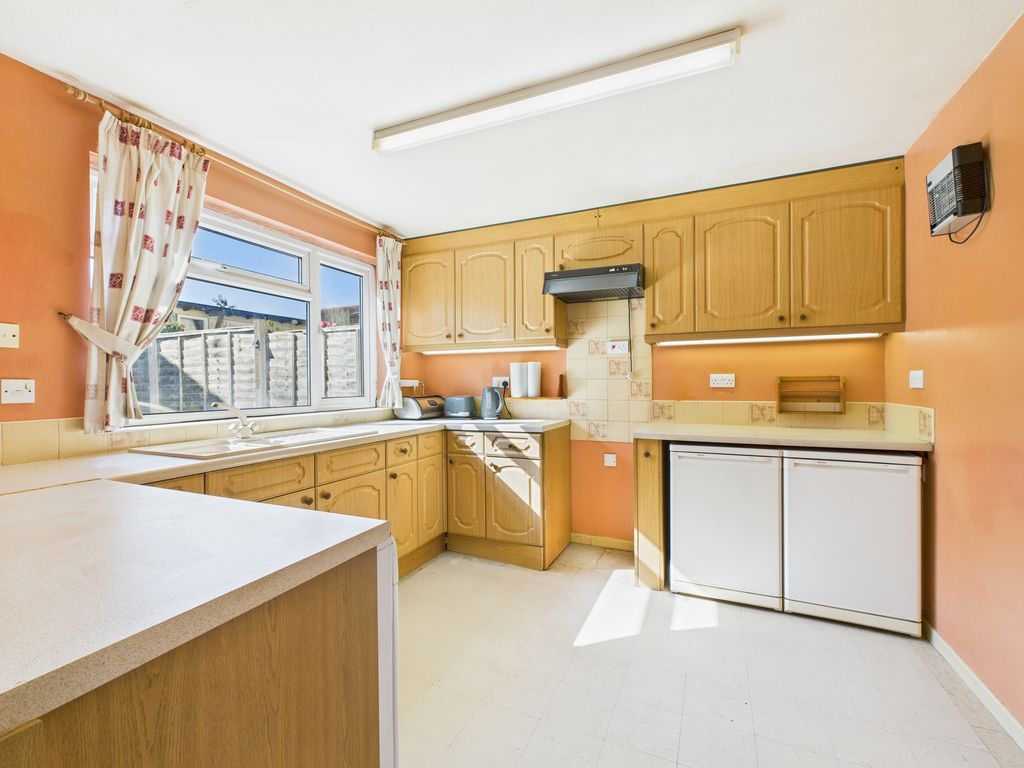 Property photo 2 of 16 Kitchen