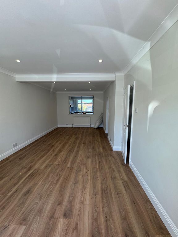 Property photo 1 of 10 Living Room