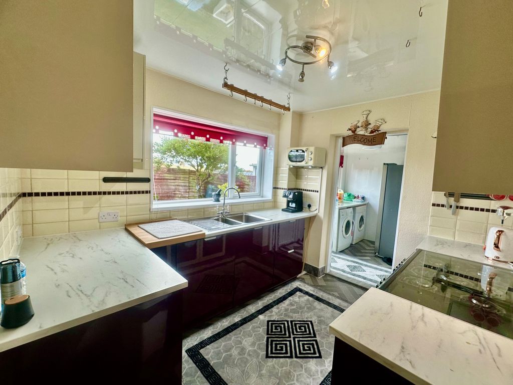 Property photo 2 of 32