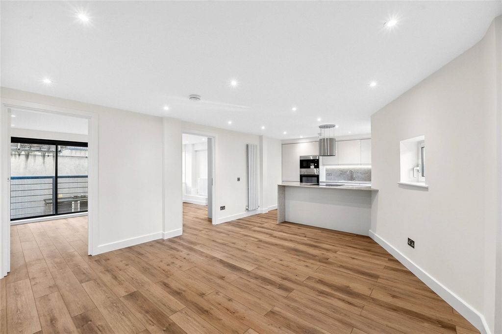 Property photo 1 of 12 Reception/Kitchen