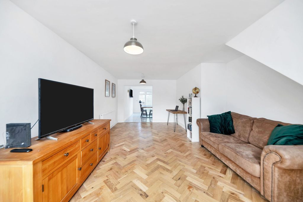 Property photo 2 of 22