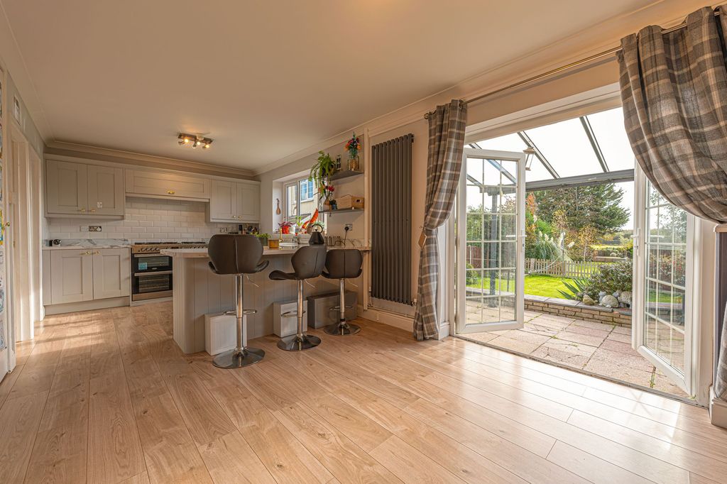 Property photo 3 of 46