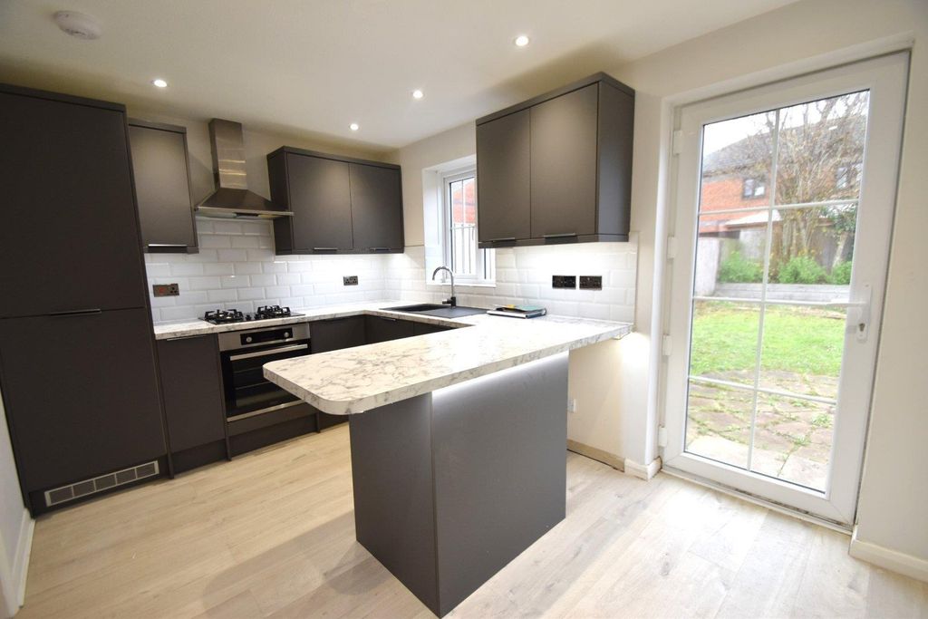 Property photo 2 of 7 Cullompton Seddons