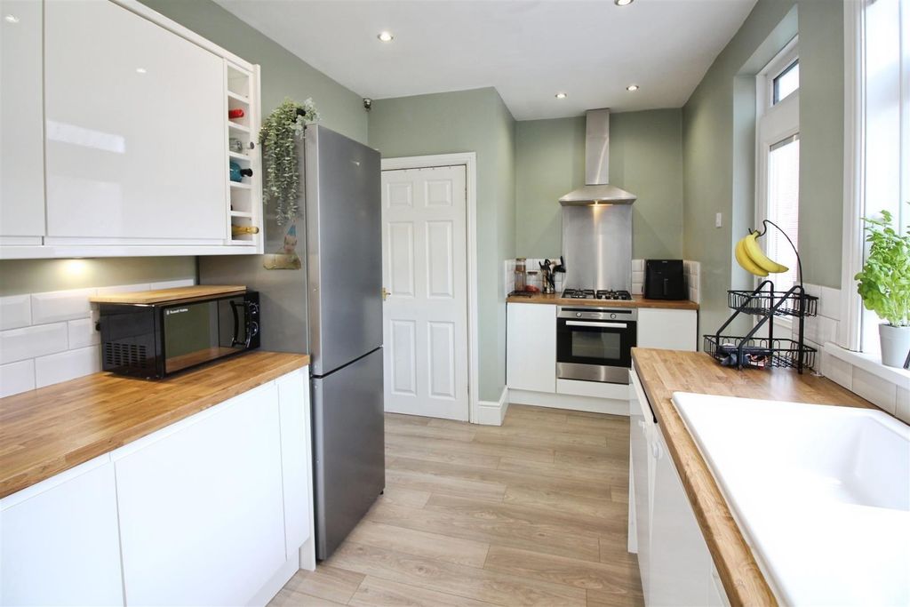 Property photo 3 of 13 Kitchen