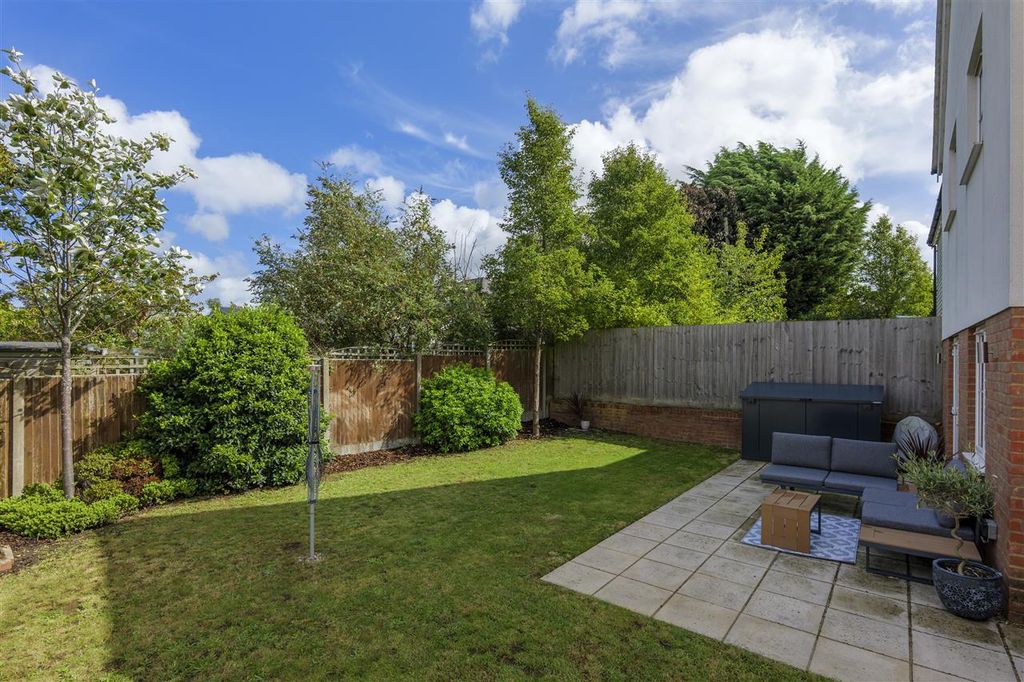 Property photo 2 of 23