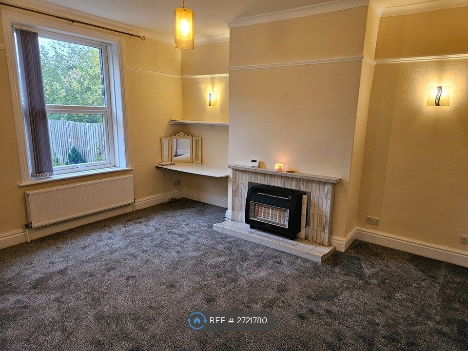 Property photo 1 of 7 Living Room