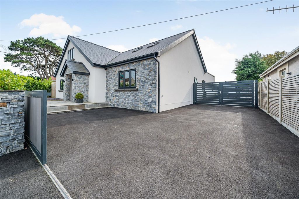 Property photo 1 of 25