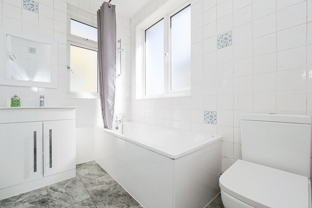 Property photo 2 of 17 Photo