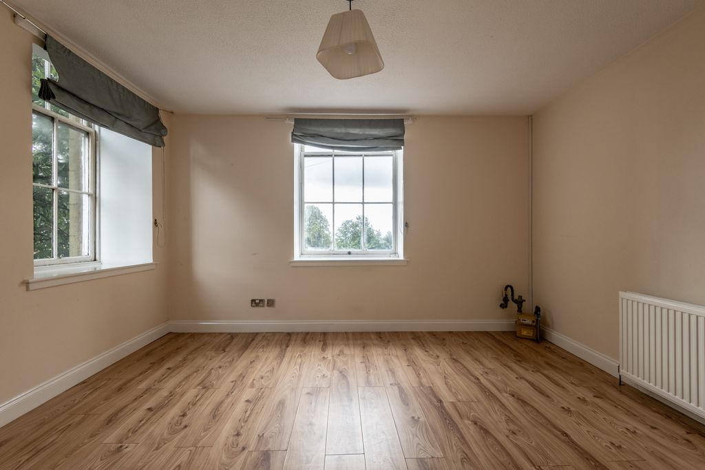 Property photo 3 of 16 Lounge