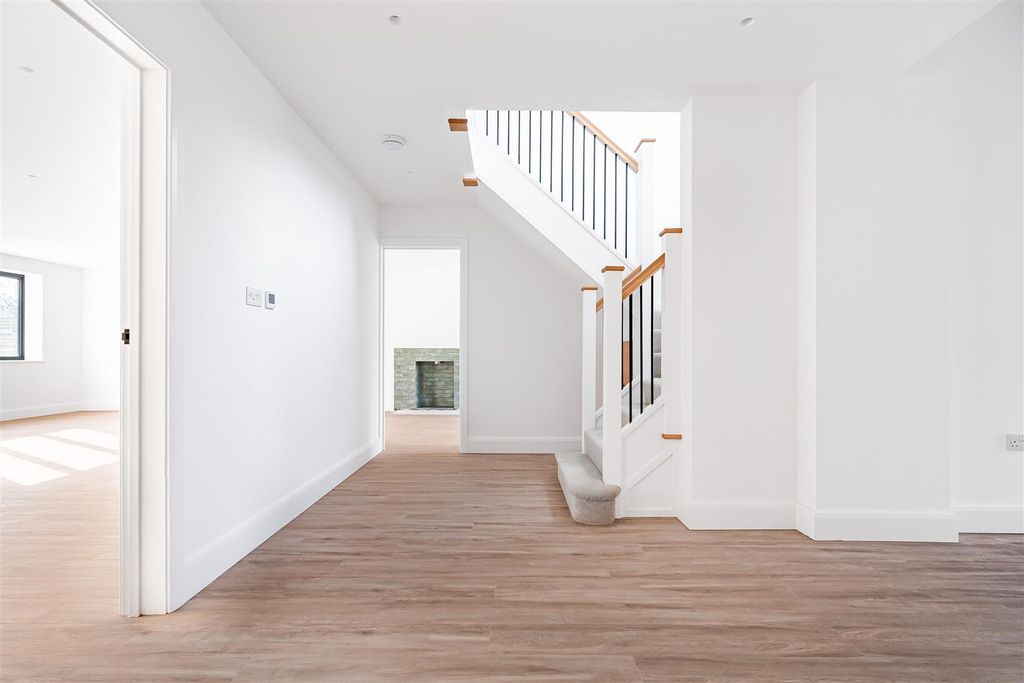 Property photo 3 of 38 7_74451.Jpg