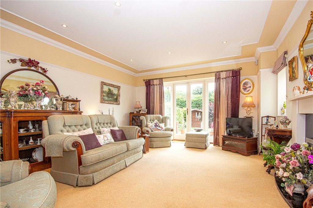 Property photo 3 of 18 Living Room