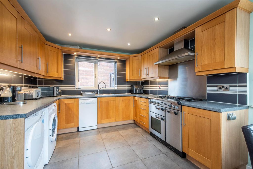 Property photo 3 of 22 Kitchen/Diner