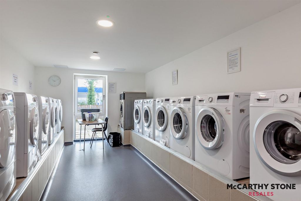 Property photo 1 of 14 8597391-Interior01-800.Jpg