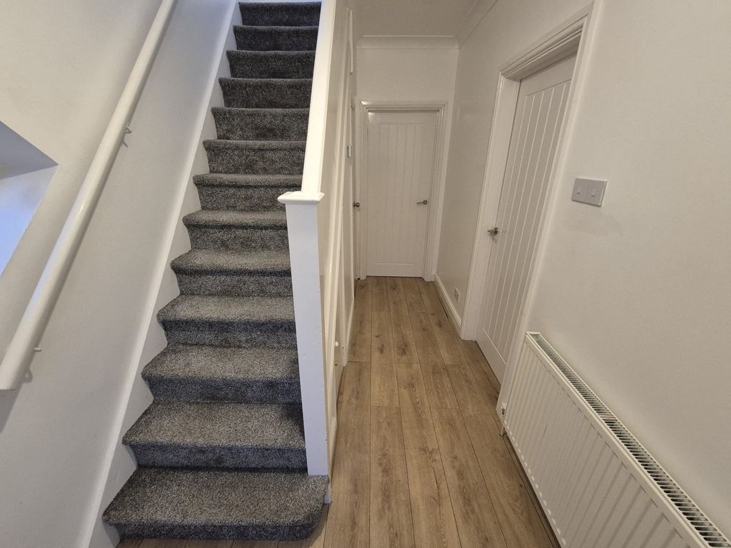 Property photo 2 of 11 Hall