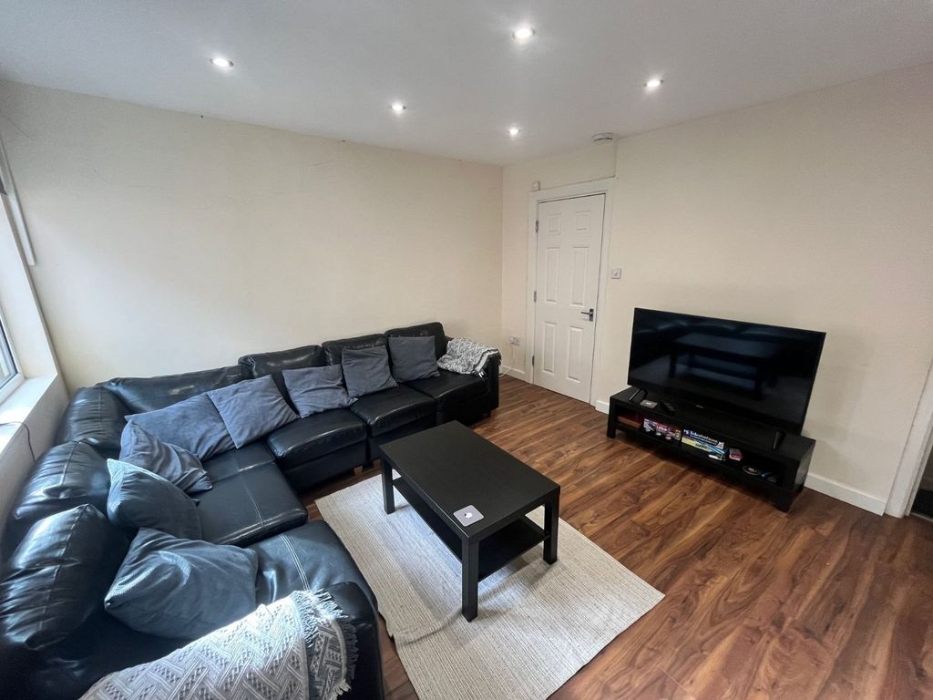Property photo 1 of 13 Picture No. 11