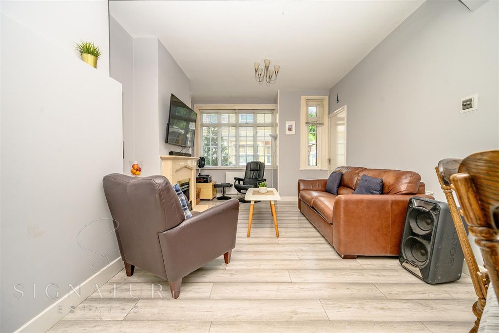 Property photo 2 of 13 Lounge