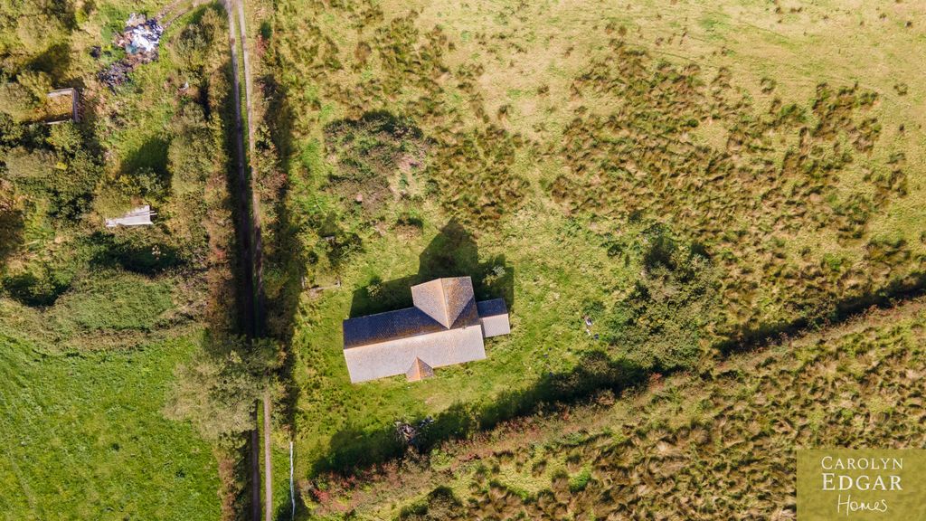 Property photo 2 of 8 014