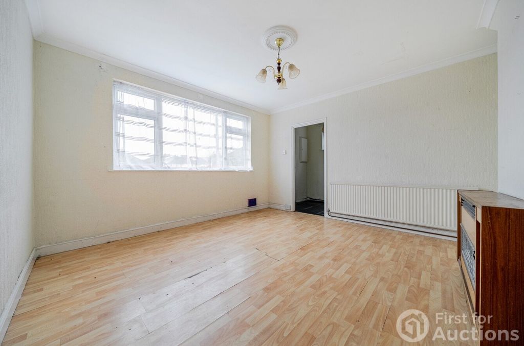 Property photo 3 of 23 Picture No. 27