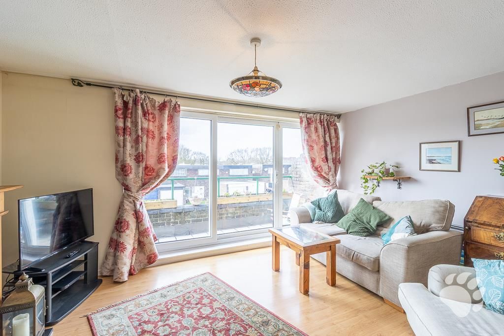 Property photo 2 of 28 Lounge